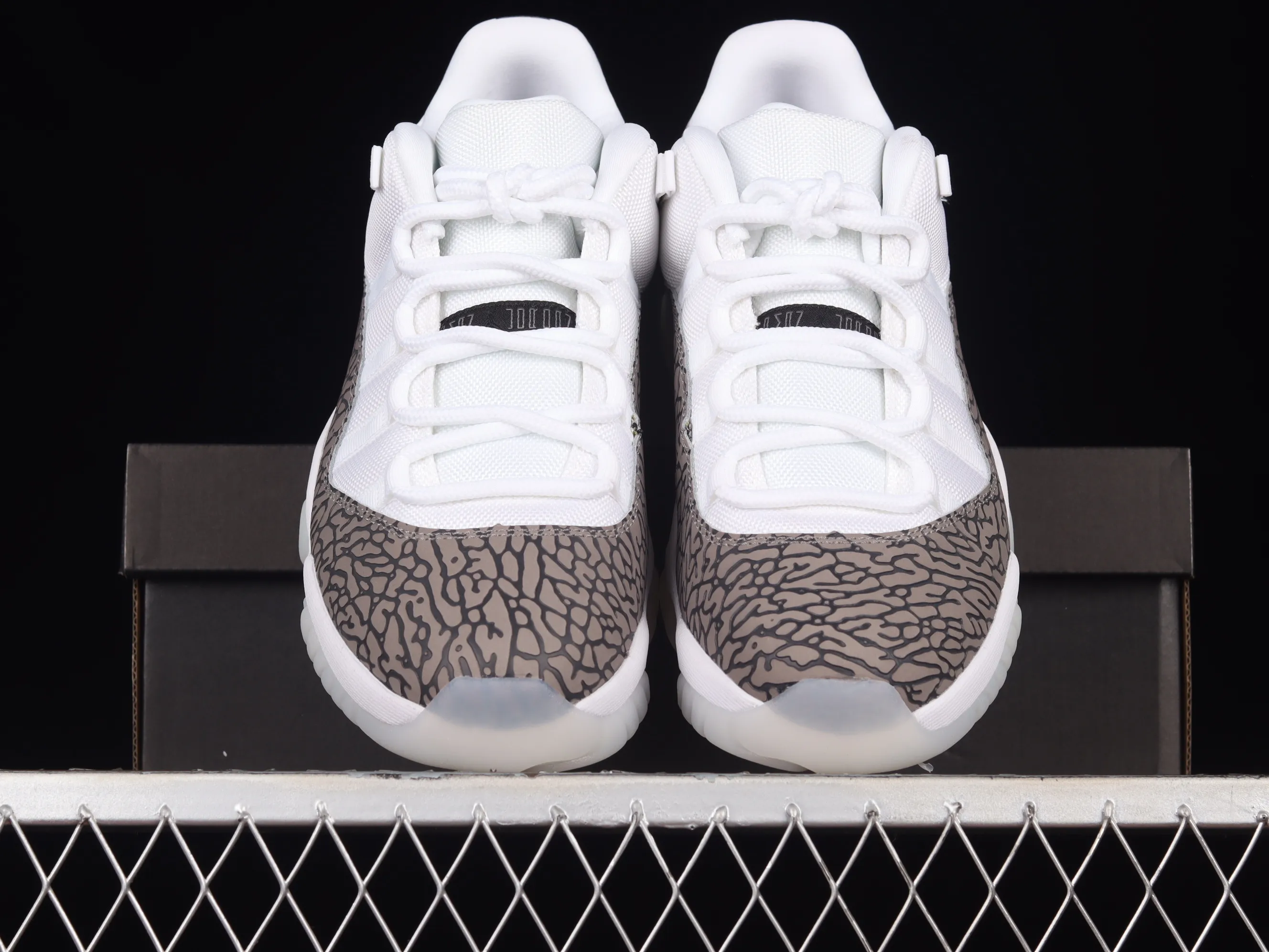 All categories Air Jordan Jordan series basketball shoes Air Jordan 11 F version Air Jordan AJ11 Low "White Cement" AJ11 Joe 11 white cement gray snake pattern genuine carbon AV2187-140